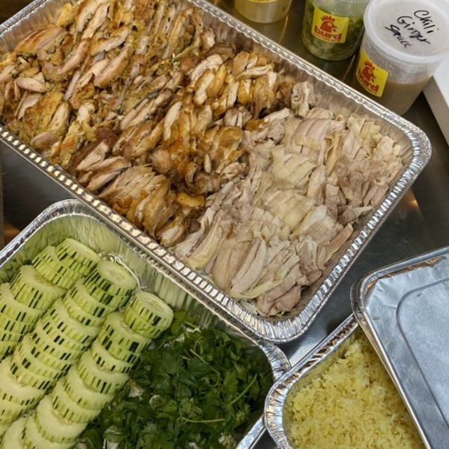 20 People - Mix Burd Party Tray including plates, utensils, soup cups & napkins.