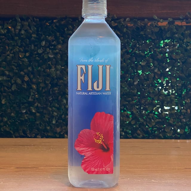 Fiji Bottle Water (700 Ml).